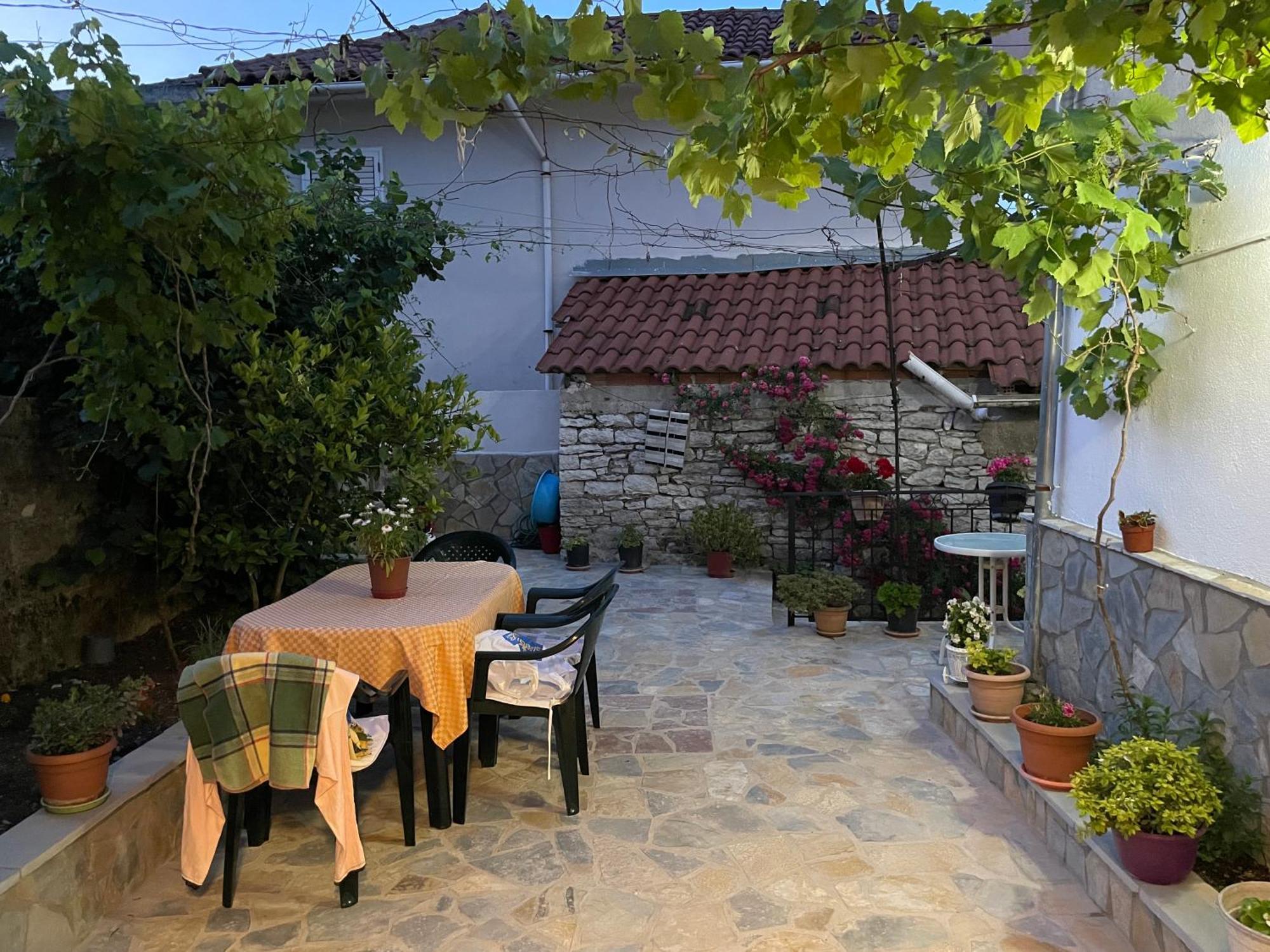 Luigi Guest House Gjirokastër Exterior foto