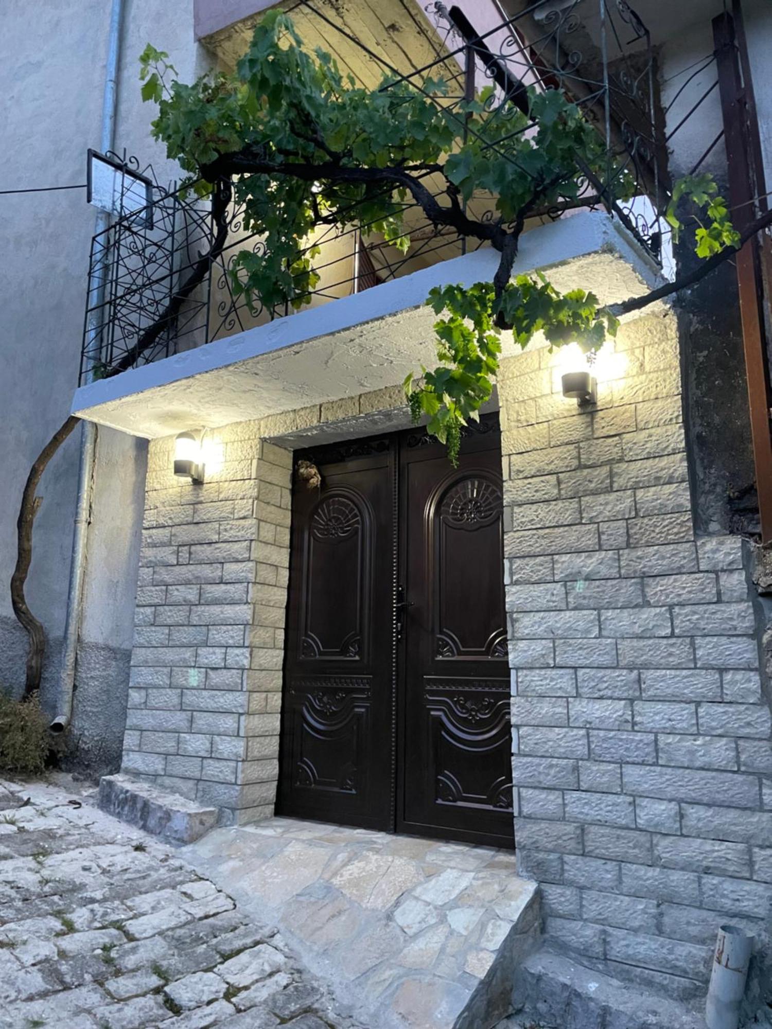 Luigi Guest House Gjirokastër Exterior foto